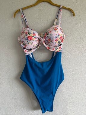 Beachsissi Floral Twist Front Cutout One Piece Swimsuit Blue White Floral Small